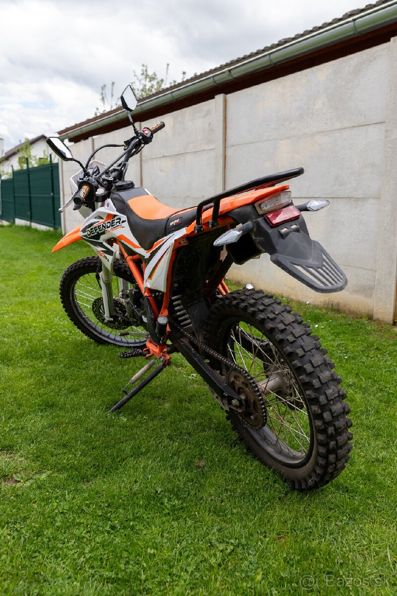 Motorka Defender 250