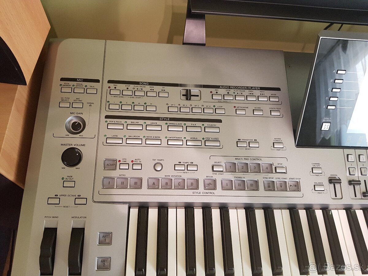 Predám klávesy Yamaha Tyros 5, 61 - 4