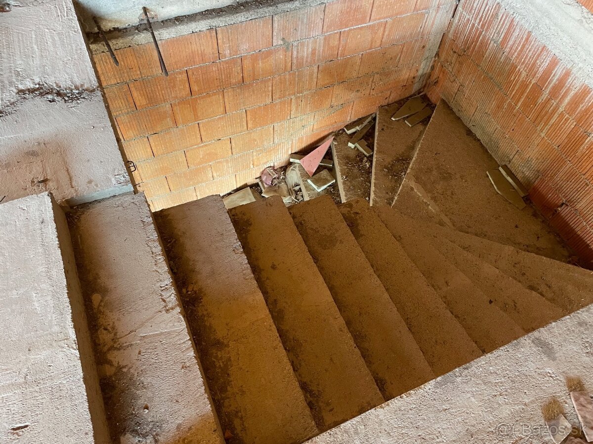 Na predaj hrubá stavba rodinného domu pri Martine. - 4