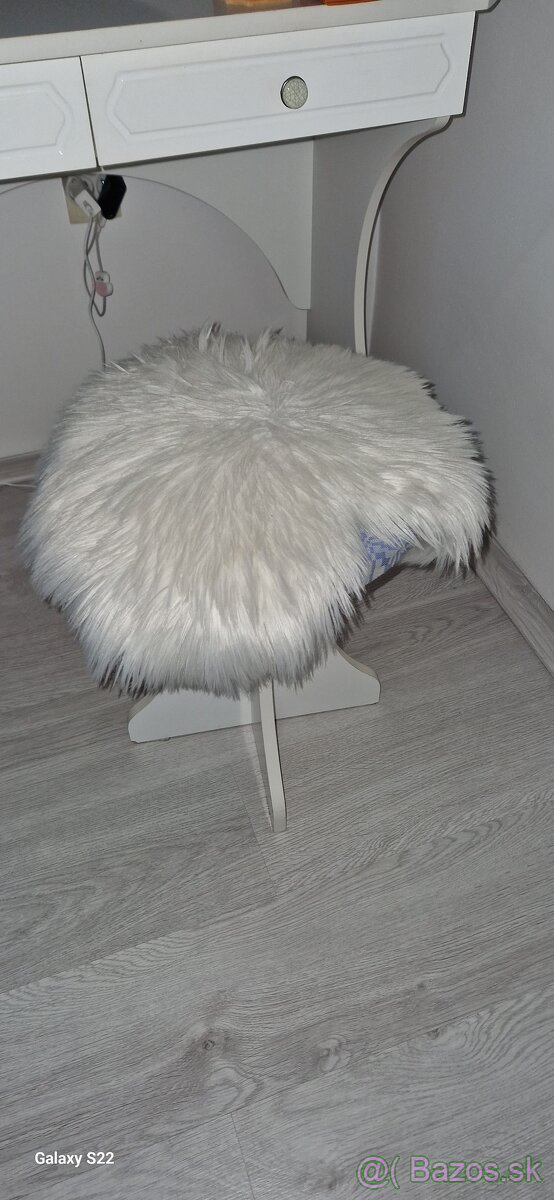 Kozmetický stolík so stoličkou - 4