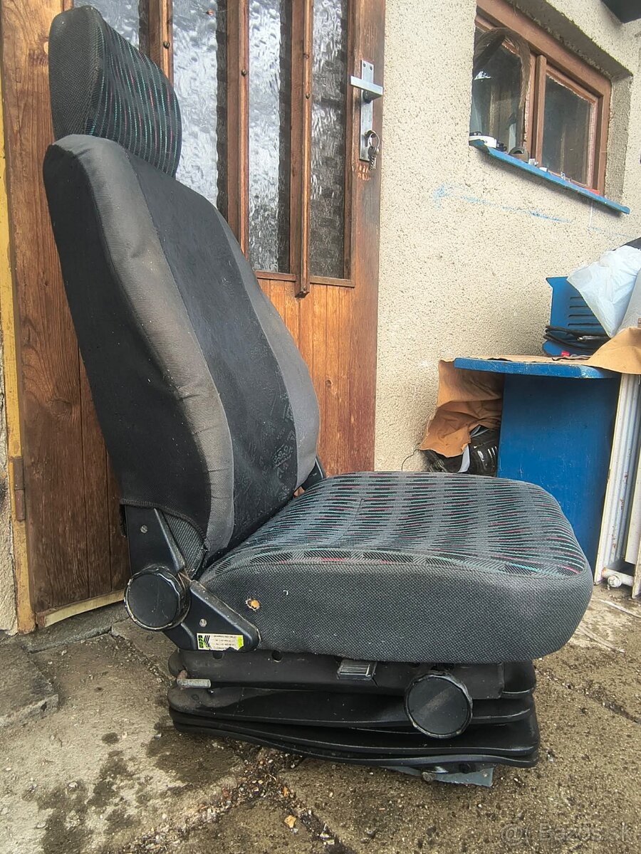 Vzduchom odpružená sedačka Tatra - 4