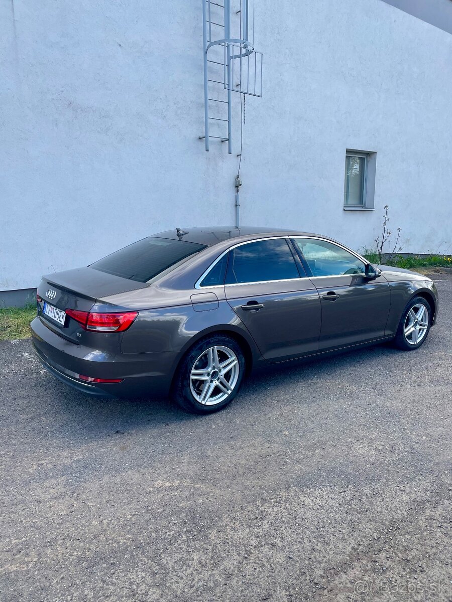 Audi A4 sedan - 4