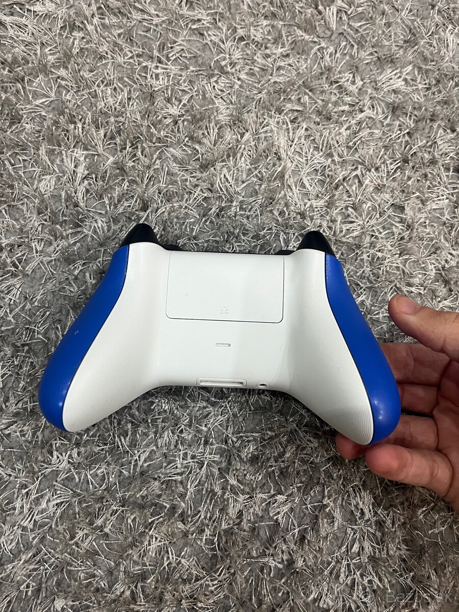 Microsoft Xbox Series Wireless ovládač - 4