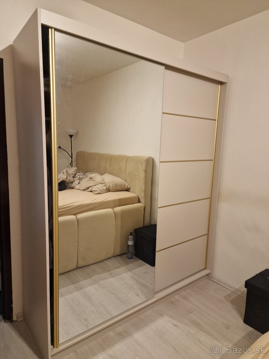 Predám kašmirovú bežovu šatnikovu skrinu - 4