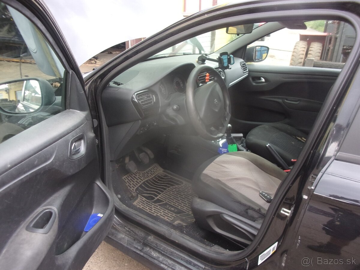 PEUGEOT 301 2014 1,2Í - 4