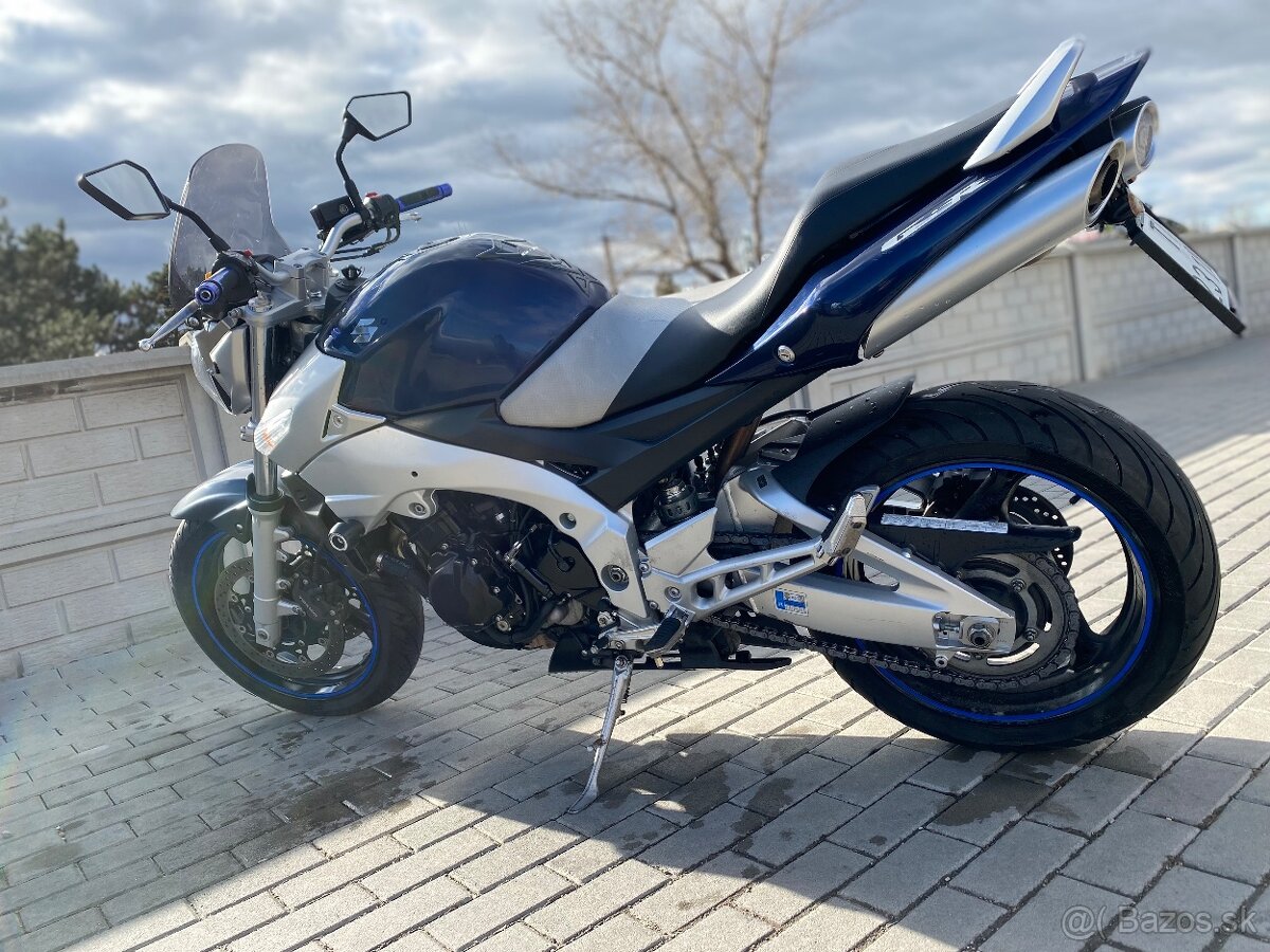 SUZUKI GSR - 4