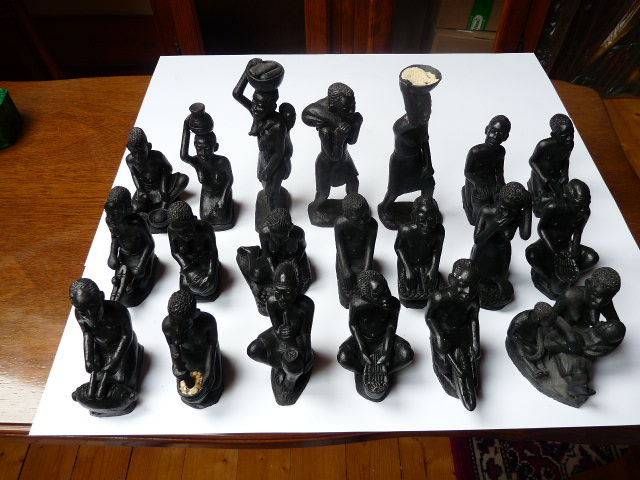 africké ľudové umenie – artefakty z pálenej hliny a rohoviny - 4