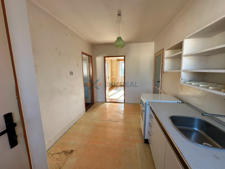 3- izbový byt v centre pri Priore PRIEVIDZA - 4