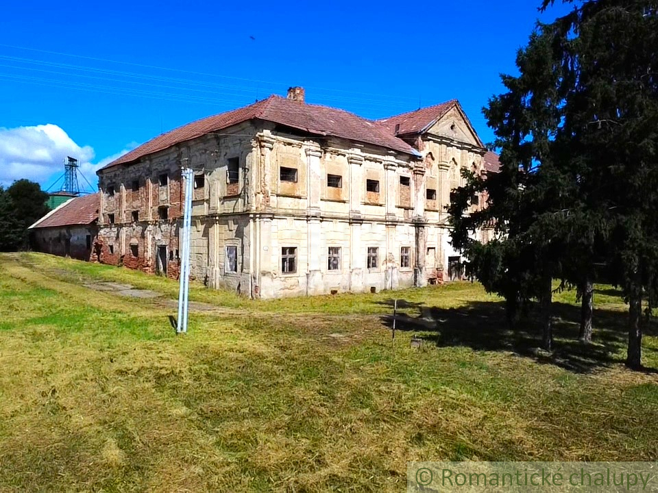 Kaštieľ plný histórie a krásy baroka v prostredí lipovej a - 4