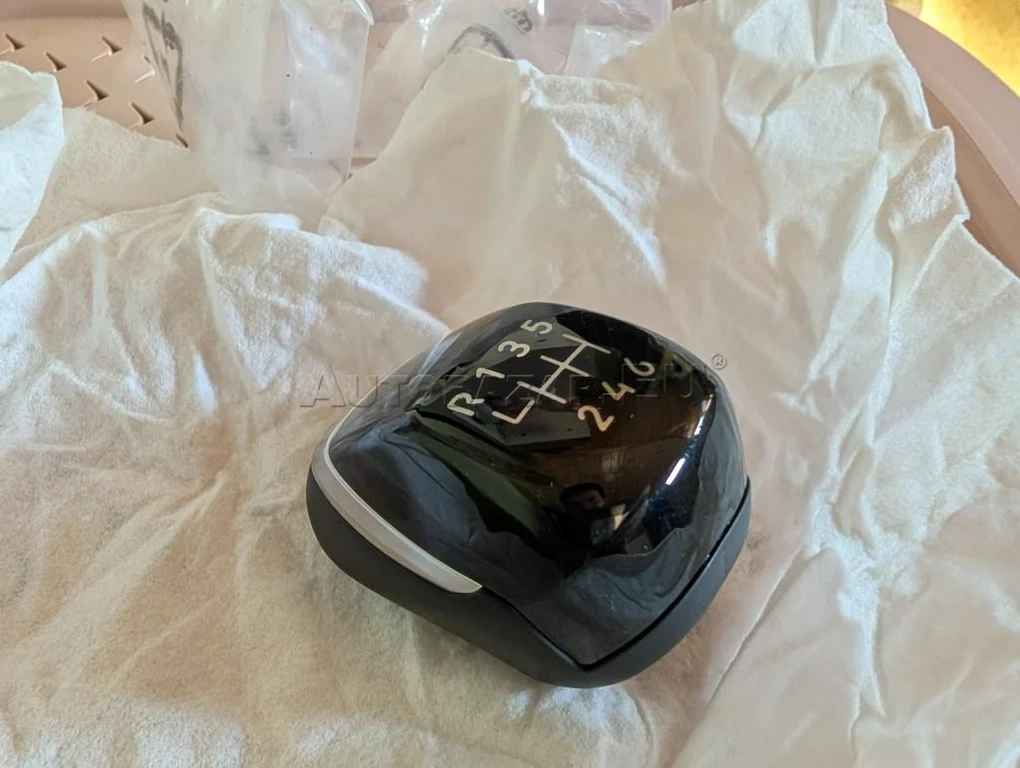 Predam rýchlostnú/riadiacu páku Peugeot - 4