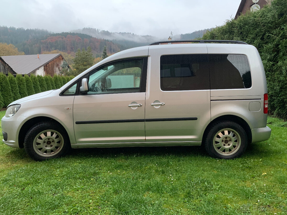 VW Caddy 1,6 75kw, 2011 nová stk. - 4