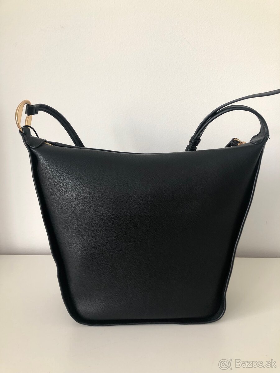 Čierna kabelka na plece Mango - 4