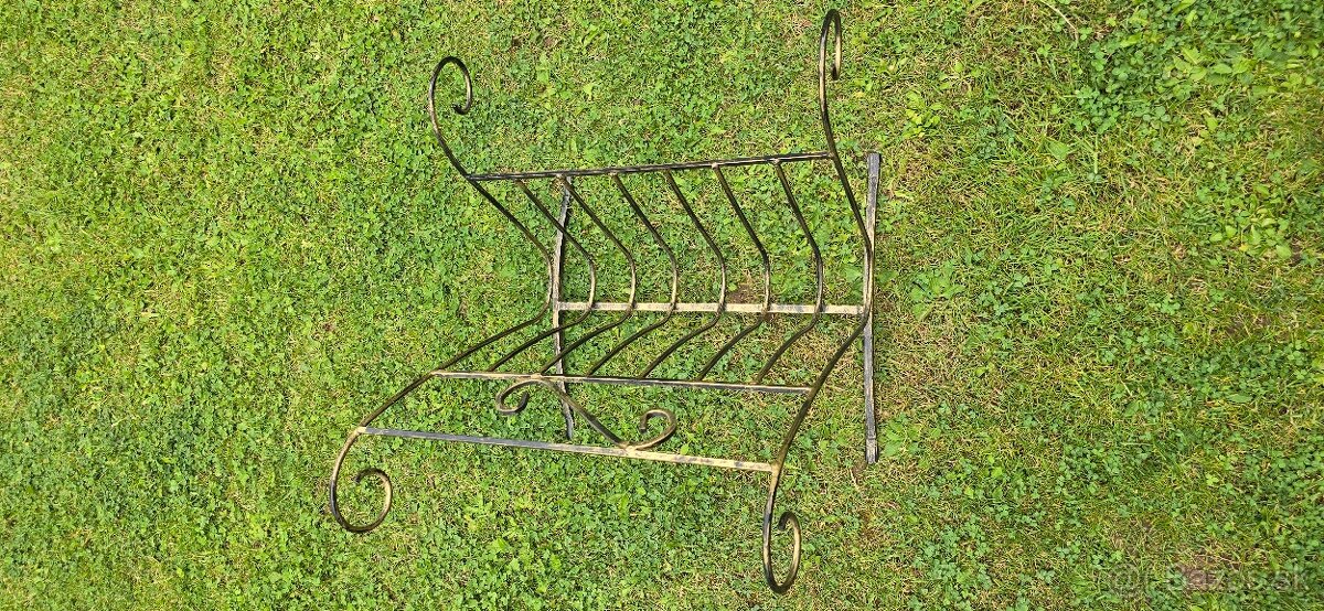 Kovový stojan na noviny - 4