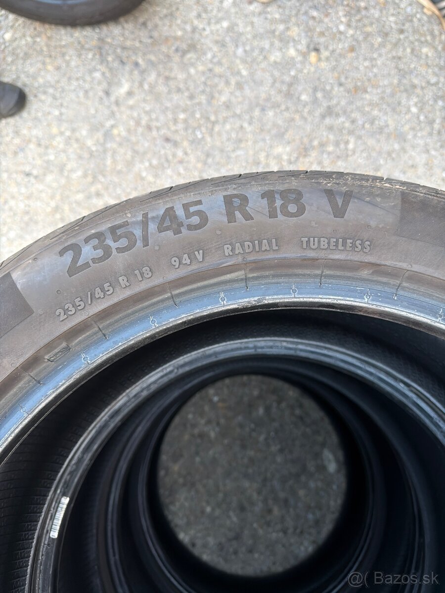 235/45R18 V - 4