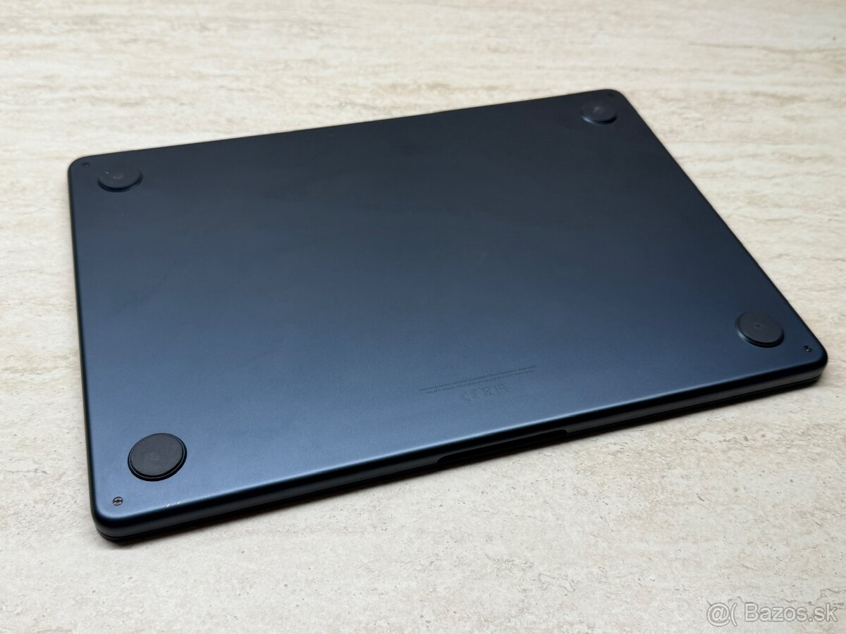 Apple MacBook Air 13,6" (2022) / M2 / 8GB / 512GB - 4