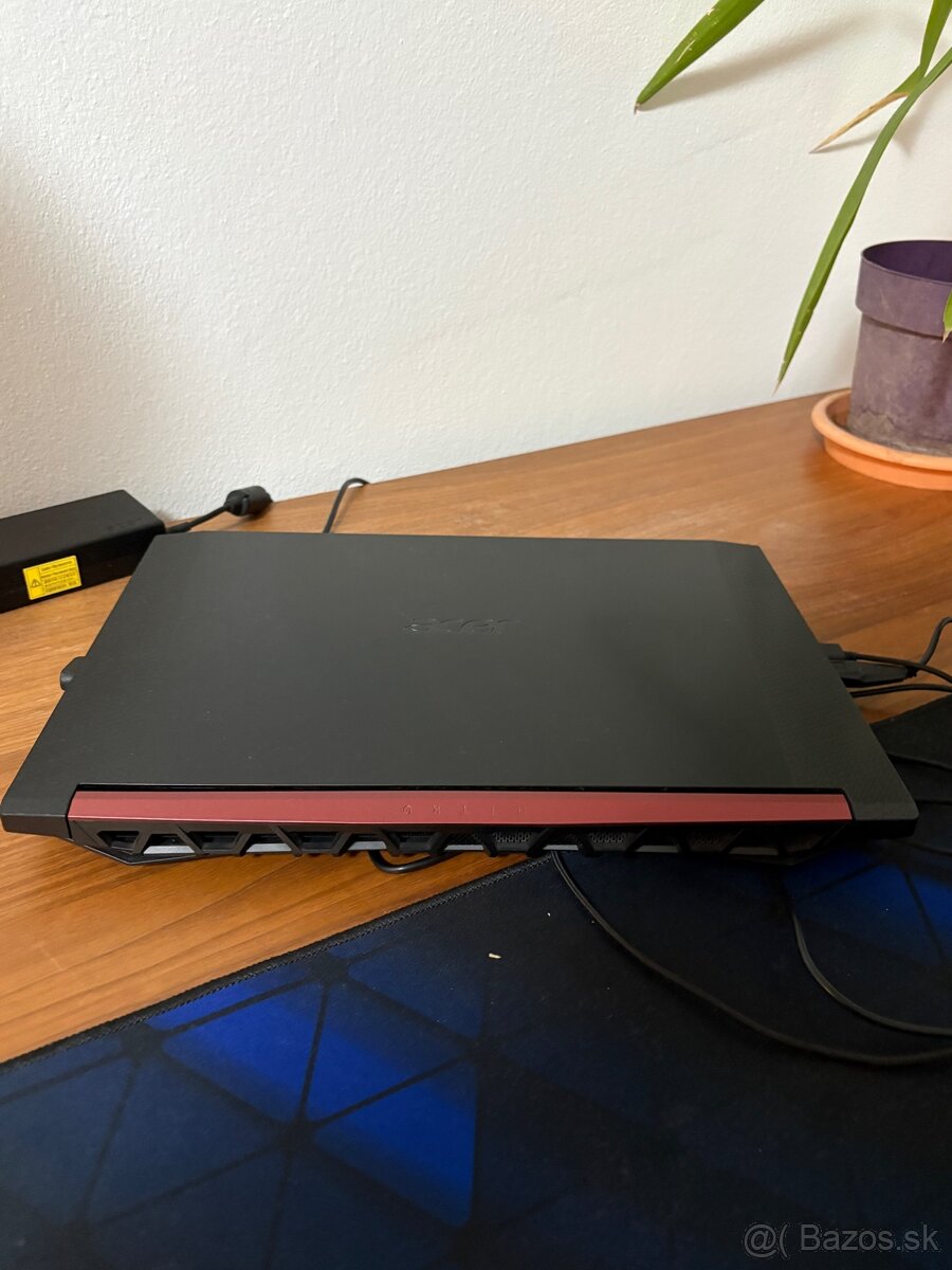 Herný notebook Acer Nitro V / 5 - 4