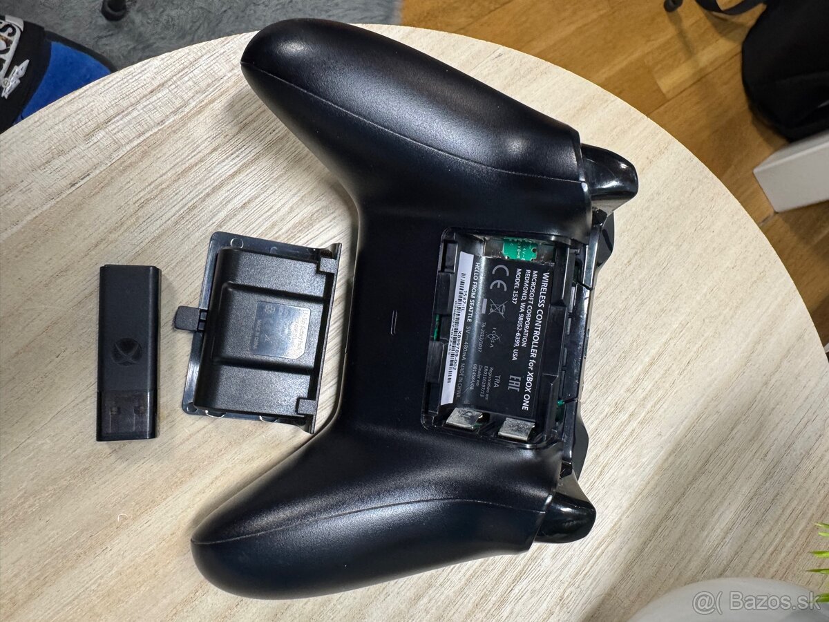 Xbox One Controller black + Battery Pack + USB dongle pre PC - 4