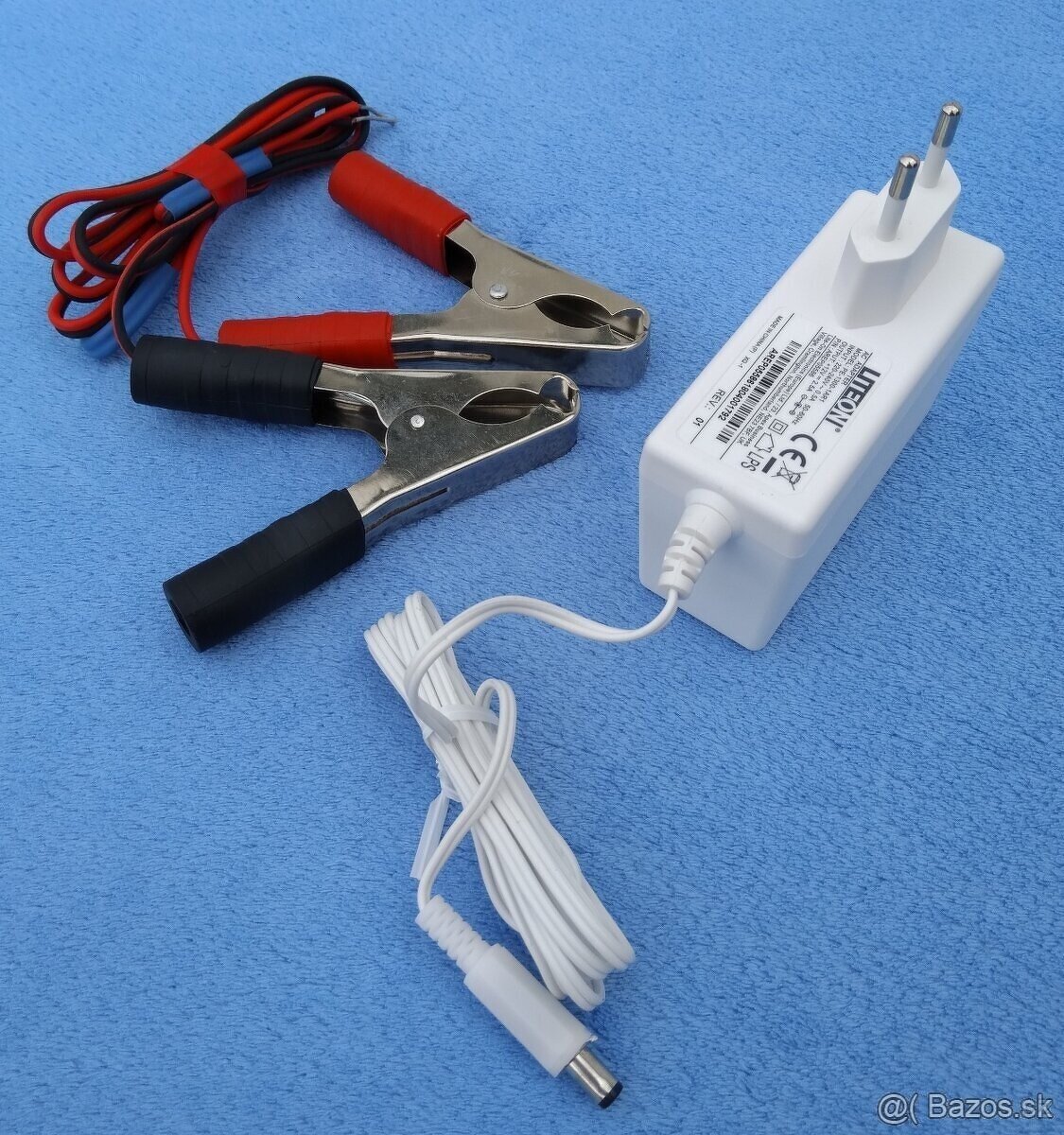 Elektrický, oplotok, ohradník. SOLÁR 12V/230V 8J - 4