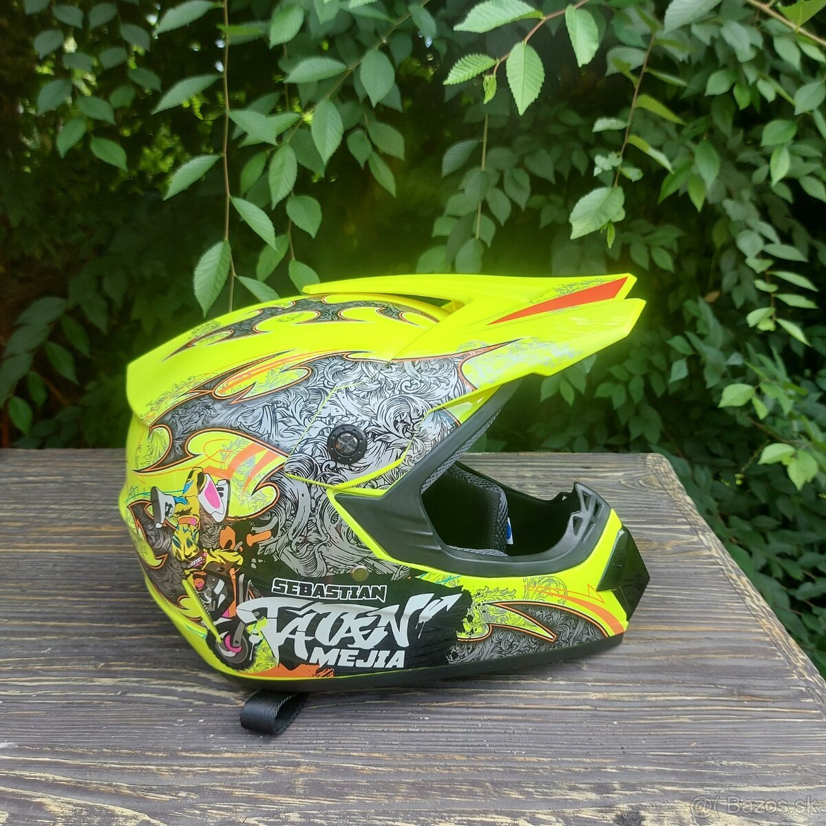 Predám športovú motokrosovú prilbu – veľkosť L - 4