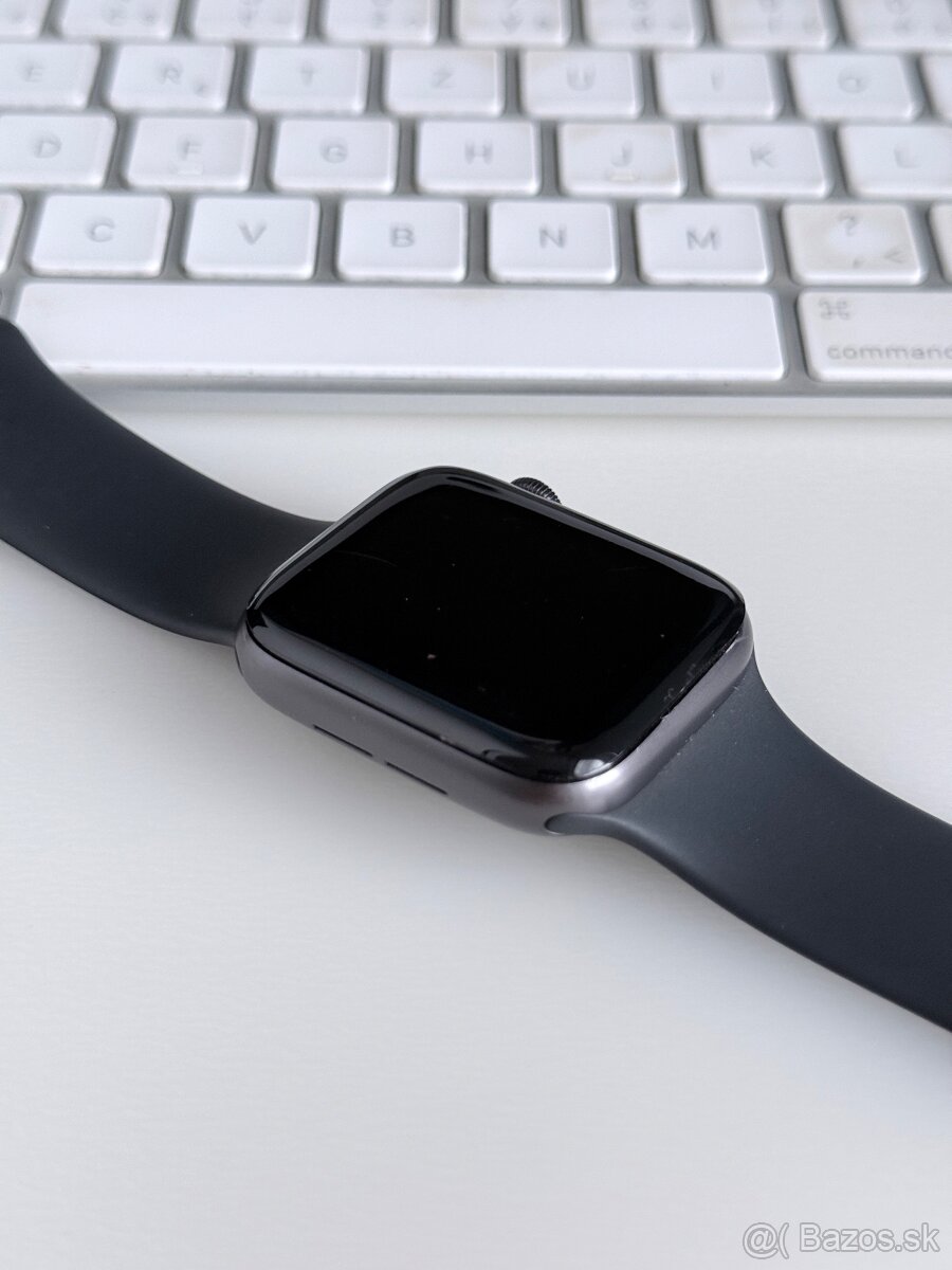 Apple Watch SE 1 GPS Space Gray 44mm - 4