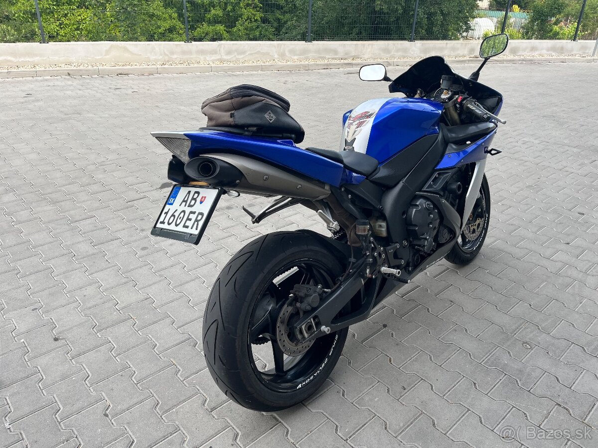 Yamaha R1 - 4