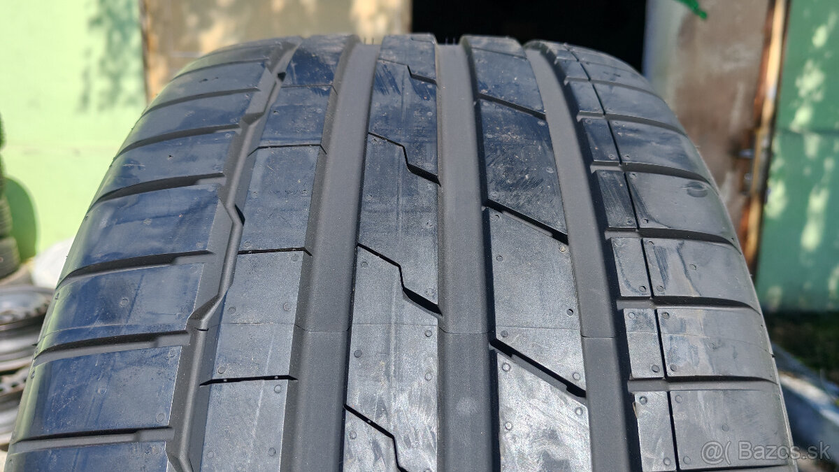 Letné pneu 285/35 ZR19 --- HANKOOK - 4