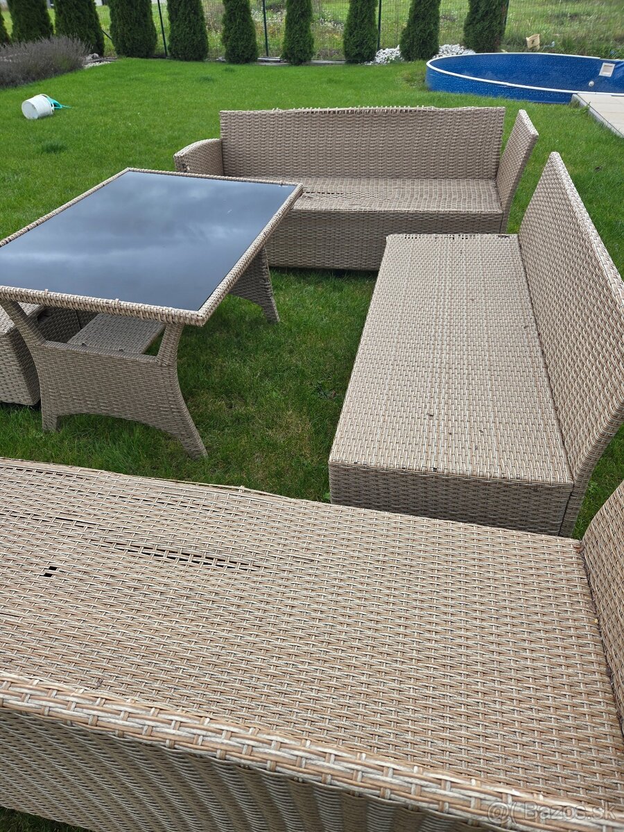 Terasové sedenie v tvare U - 4