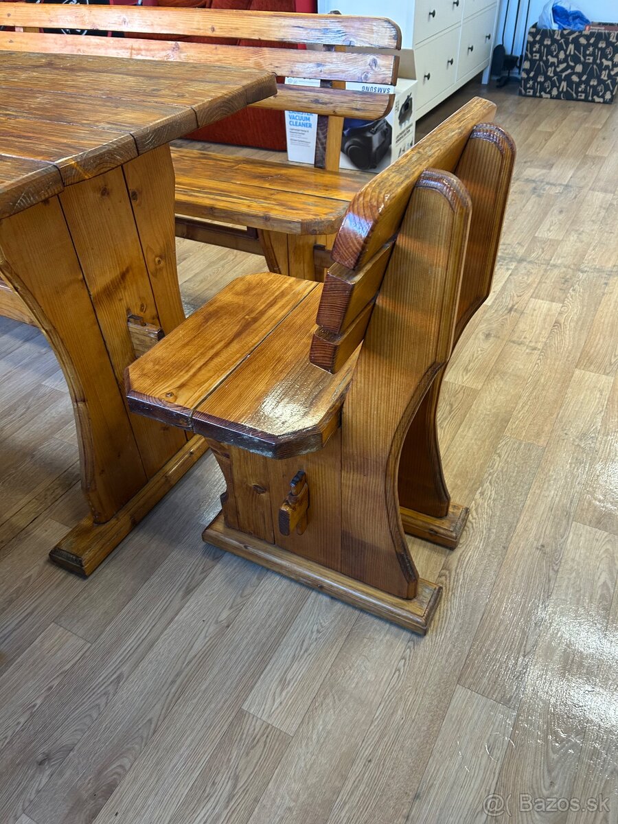 Drevený stôl z lavicami a stoličkamy - 4