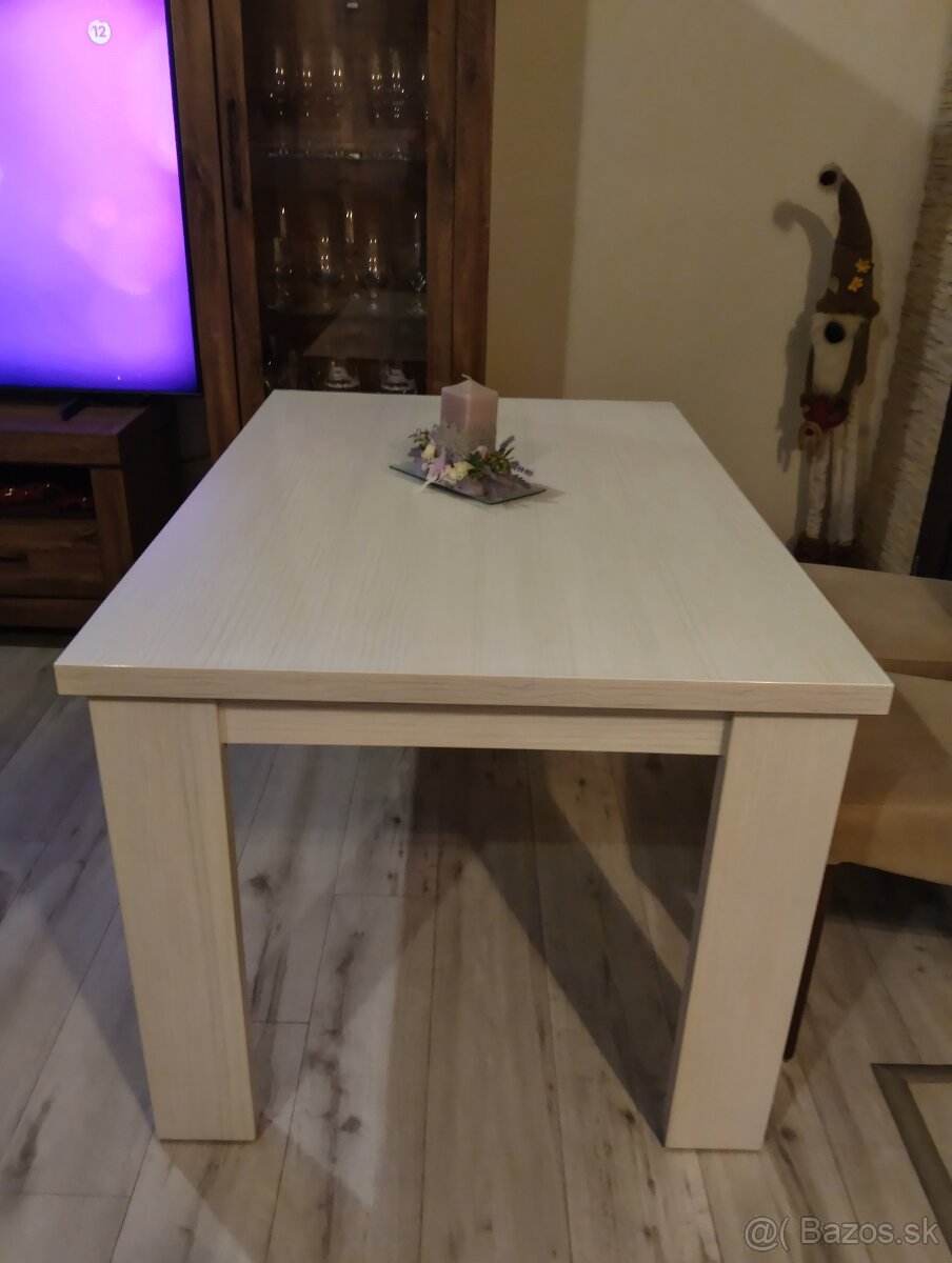 Jedálenský stôl - 4