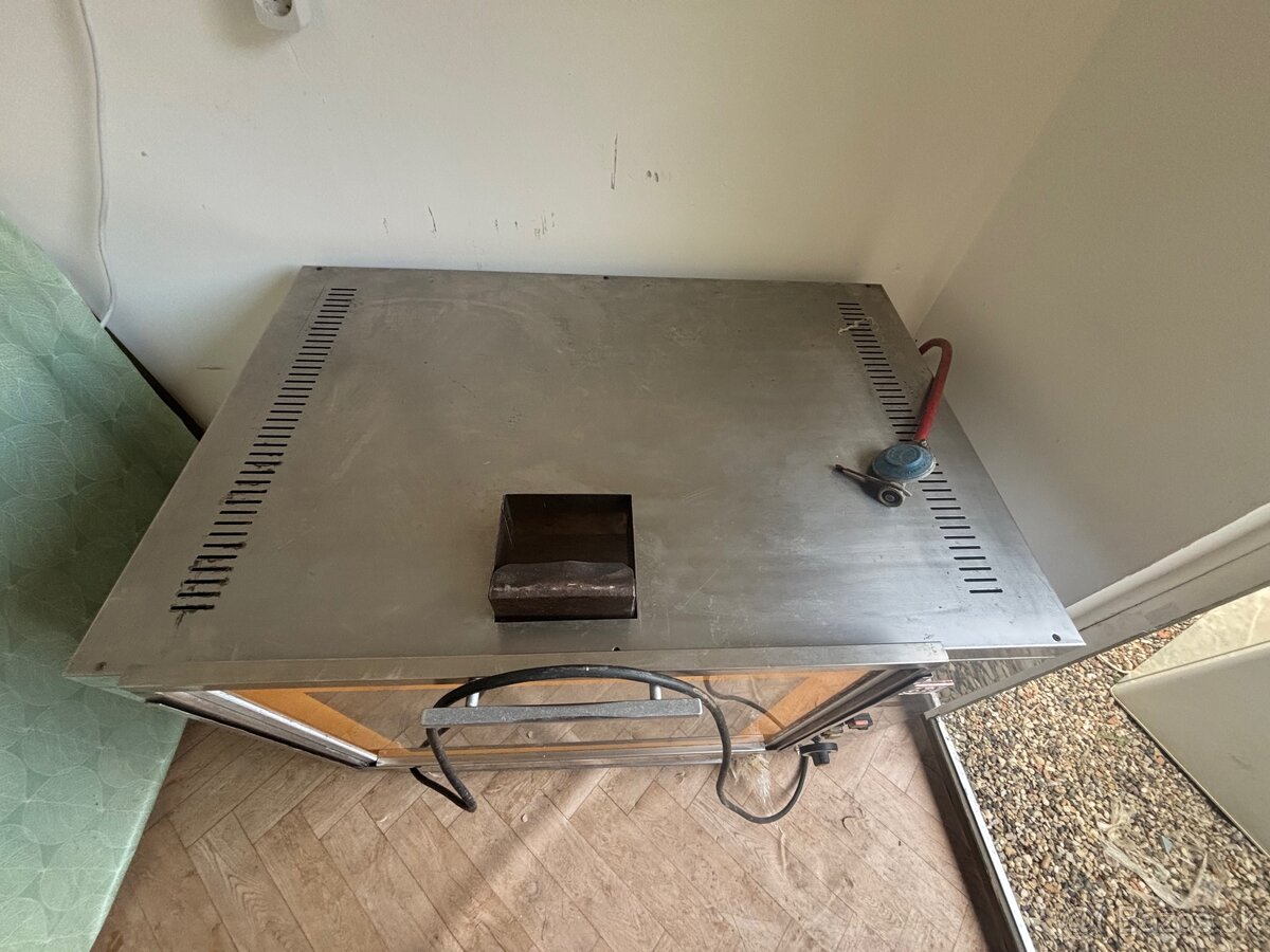 Predám plynovy grill na kura - 4