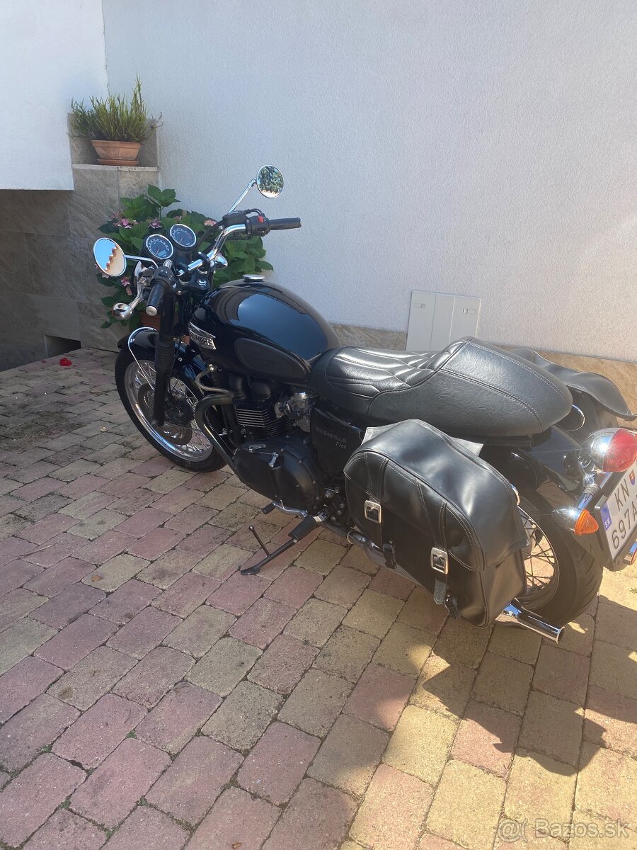 Triumph Bonneville T100 - 4