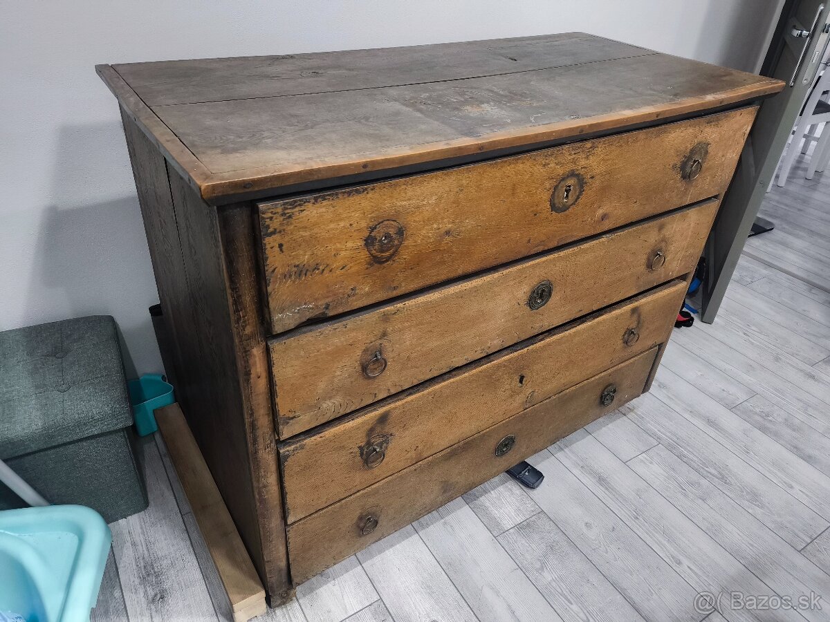 Starožitná komoda - 4