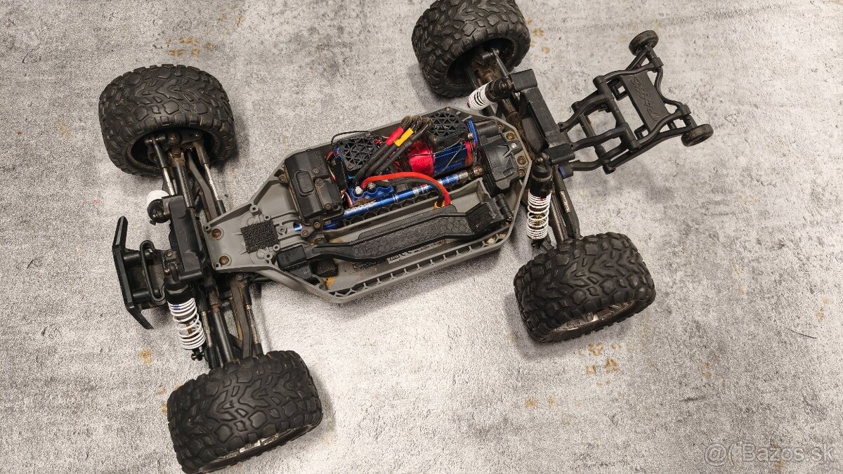 Traxxas Rustler 4x4 VXL - 4