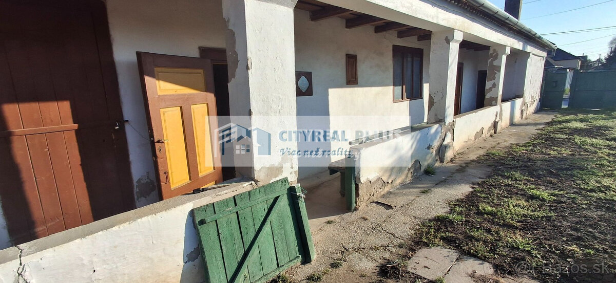 ZNÍŽENÁ CENA Ponúkame na predaj 100 ročný sedliacky dom v T - 4