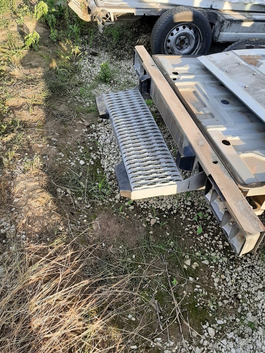 Zadný náraznik na valnik+stupak - 4