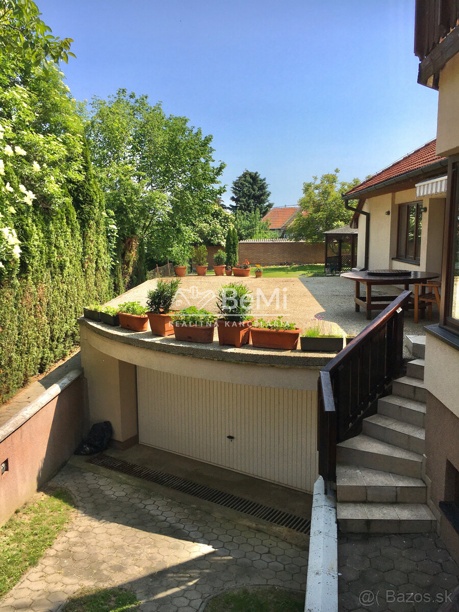 Výnimočný 7 izbový dom v Zbehoch – so saunou a bazénom - 4