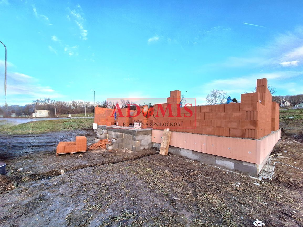 ADOMIS - predáme 4izbový bungalov 516m2, Šarišské Bohdanovce - 4