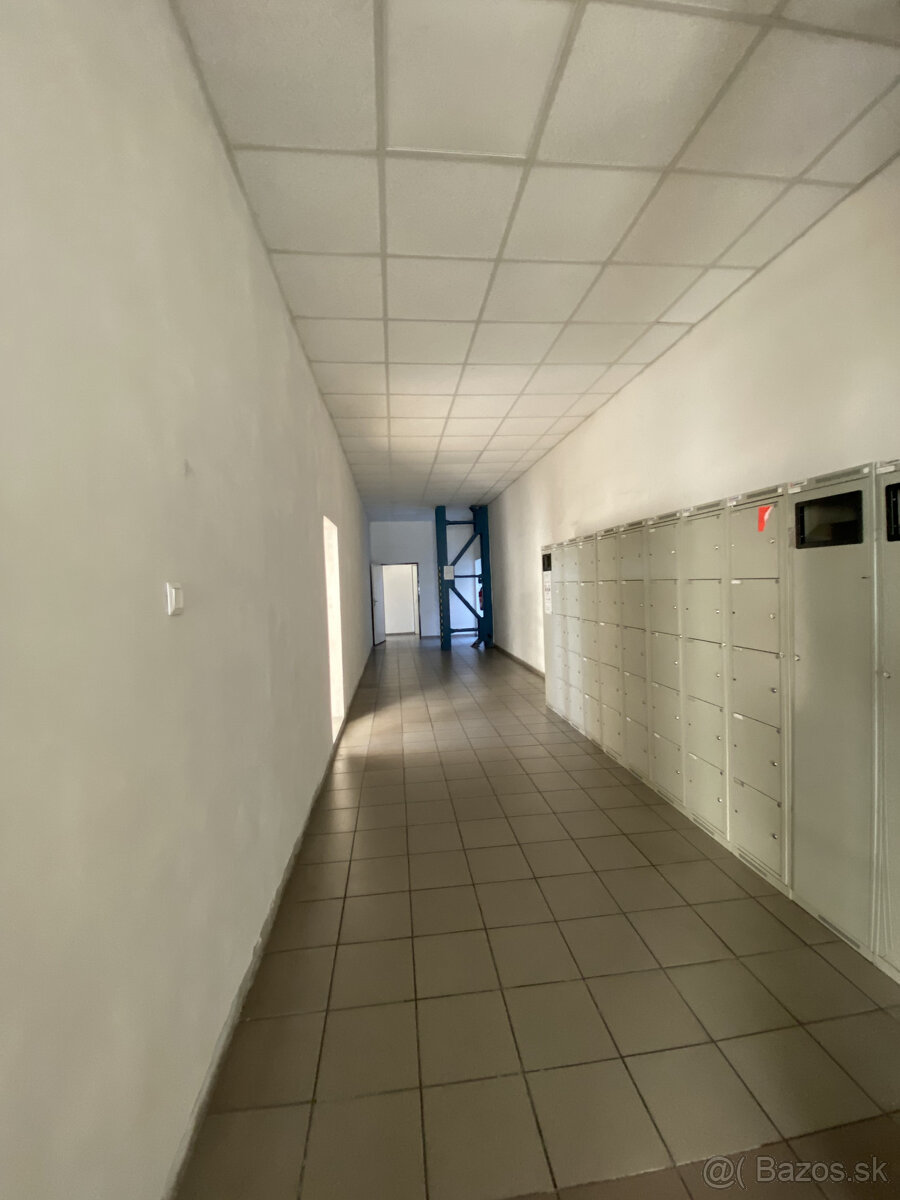 Priestranné rekonštruované kancelárie - 30 a 34 m2 na Jazere - 4