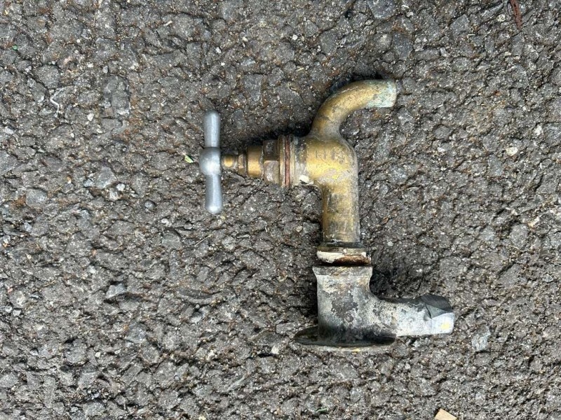 Liatinové nástenné umývadlo - 4