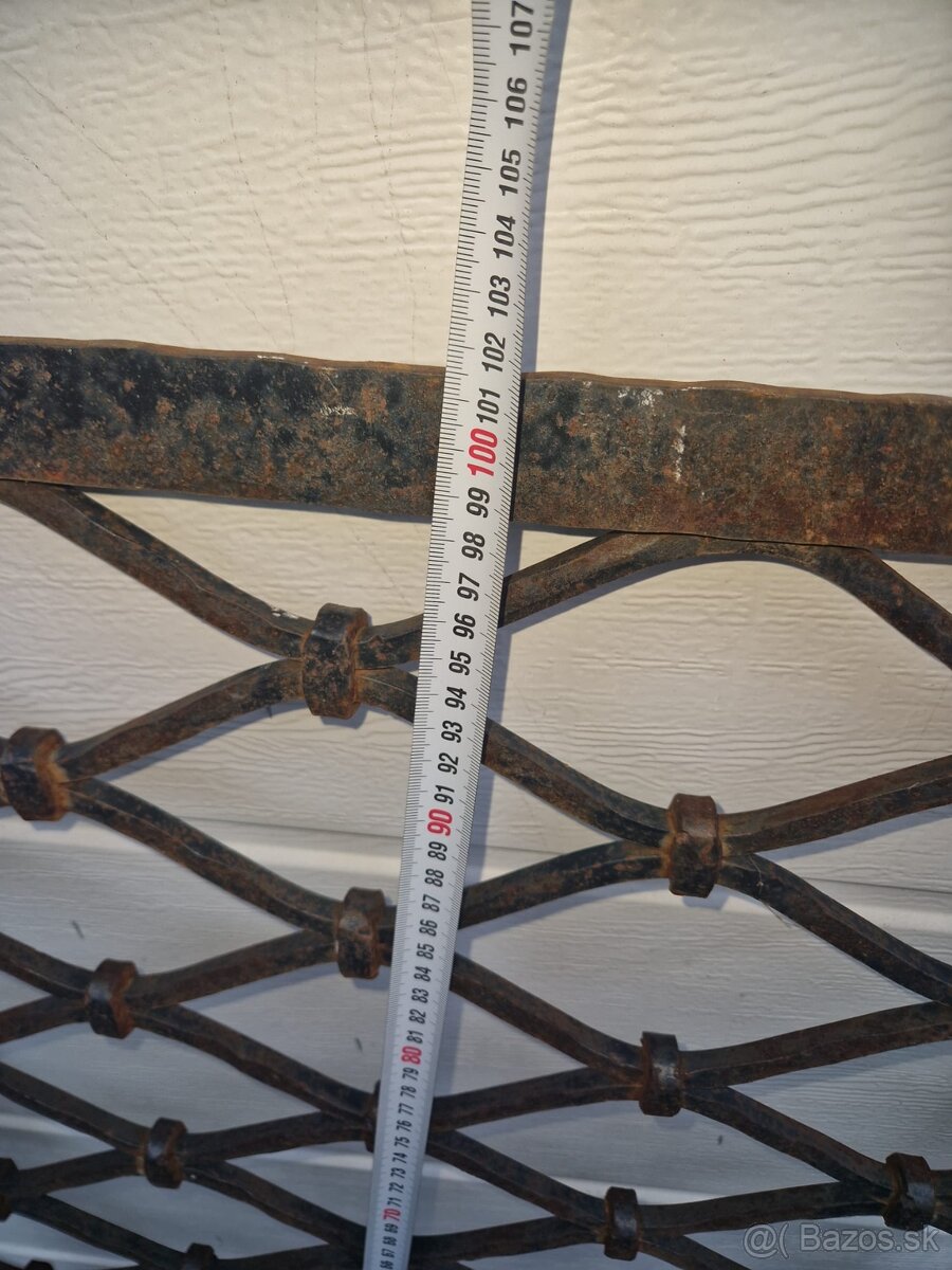 Stará kovaná okenná mreža 8 - 4