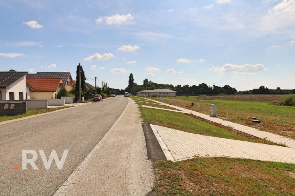 VLČKOVCE - nová štvrť - posledné 3 pozemky - všetky IS - 4