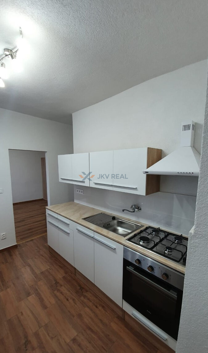 Slnečný kompletne zrekonštruovaný 2 izbový byt blízko centra - 4