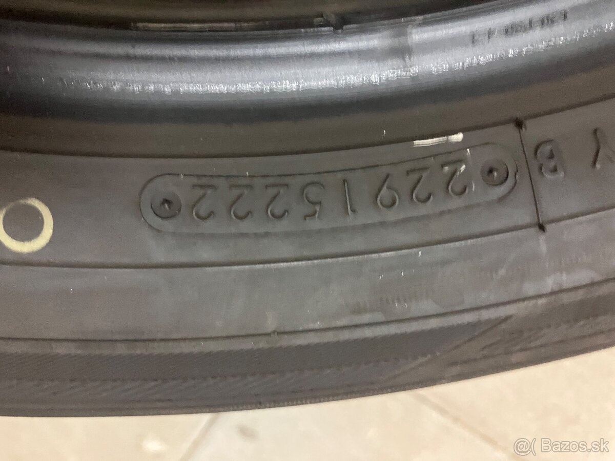 Toyo 235/50 R20 letné - 4