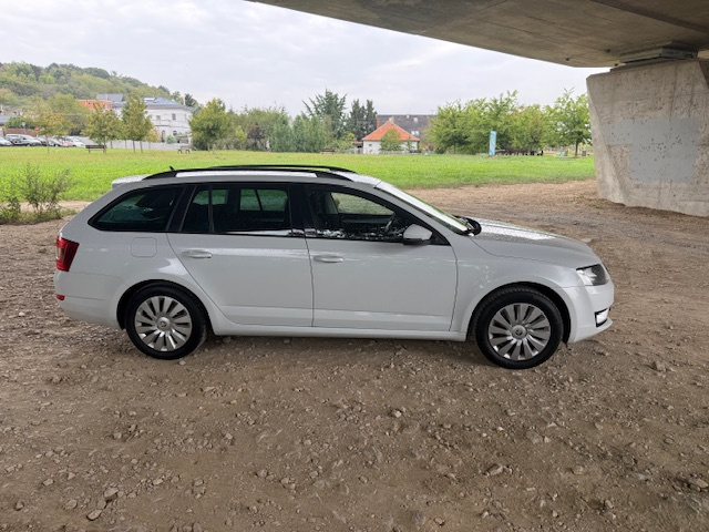 Škoda Octavia Combi 1.6 TDI 110k Ambition - 4