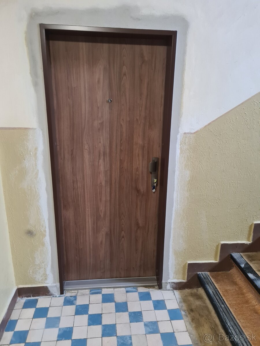 Výmena vchodových dverí do bytu - 4