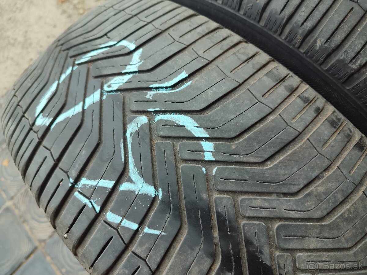 235/60 r16 Michelin - 4