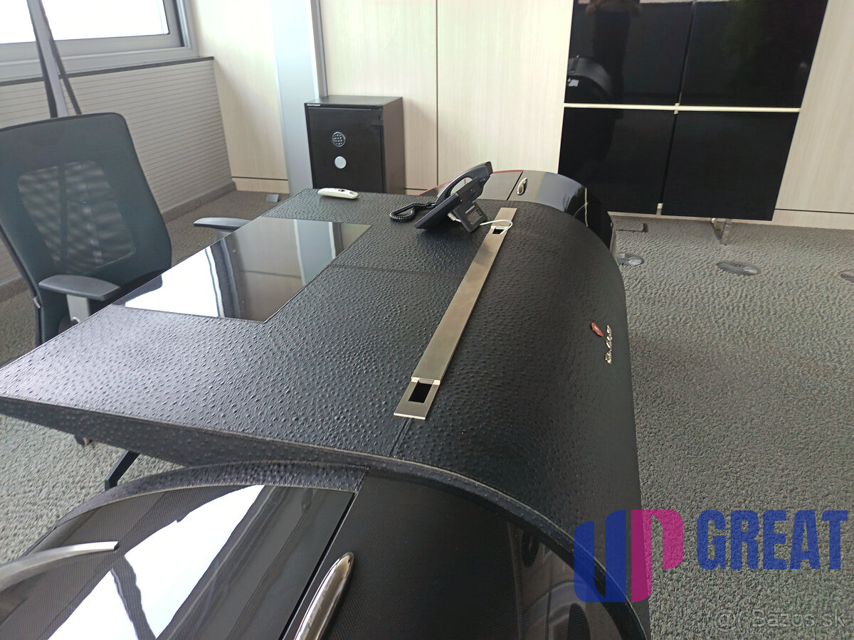 Ikonické Sídlo na prenájom pre Lídrov na 10. Poschodí - 4