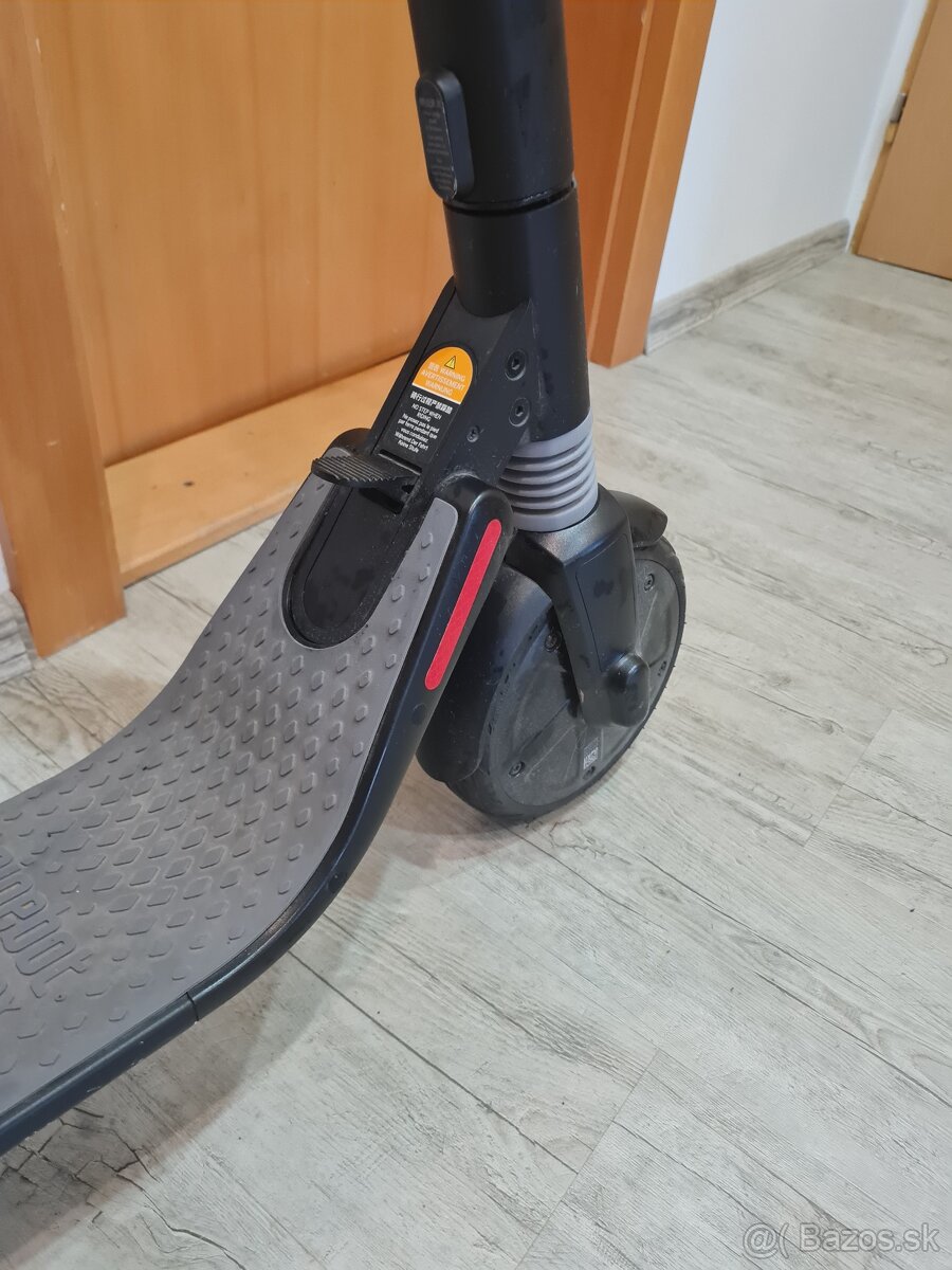 Elektricka kolobežka Ninebot Kickscooter ES - 4