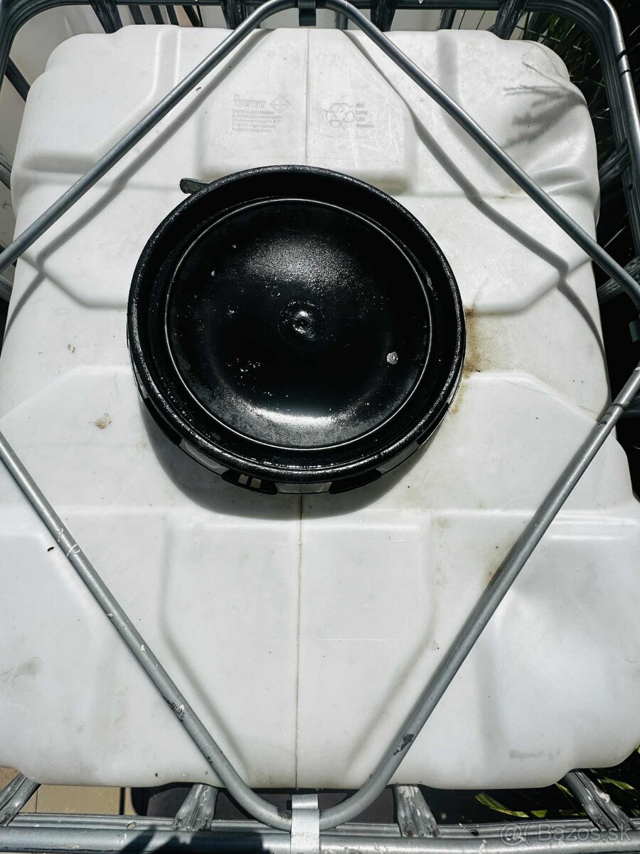 Nádrž na vodu 1000 l - 4