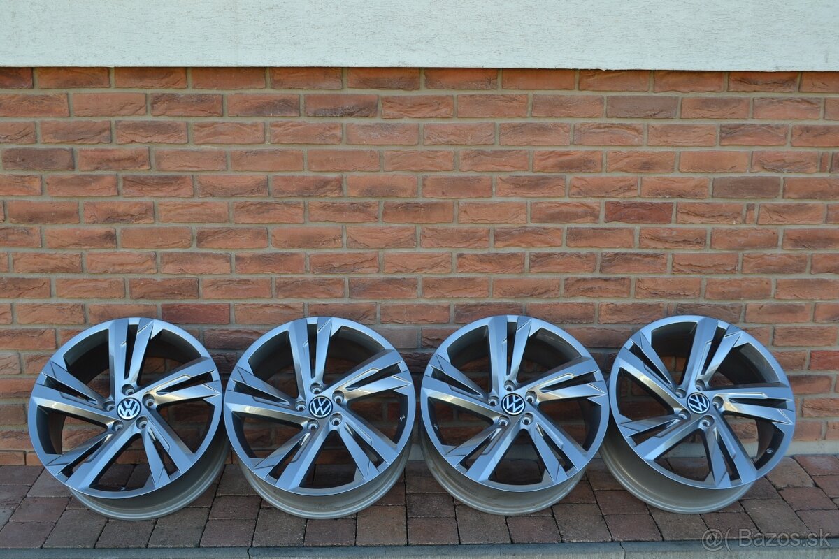 5x112 R19 Original VW Tiguan 2 Rline model Valencia Nove - 4